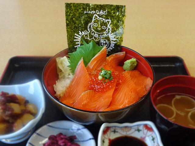 いくらと漬けサーモン丼